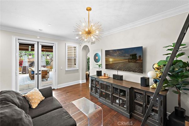 Interior, Living room, Pendant Lights, Recessed Lighting, Wood Texture Flooring