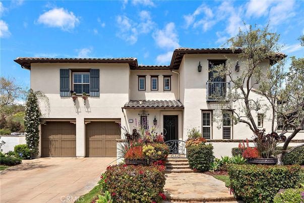 Attached, Exterior, Facade, Mediterranean