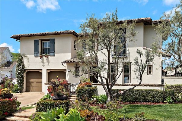 Attached, Exterior, Facade, Mediterranean