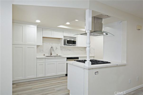 Interior, Kitchen, Marble Walls, Recessed Lighting, Wood Texture Flooring