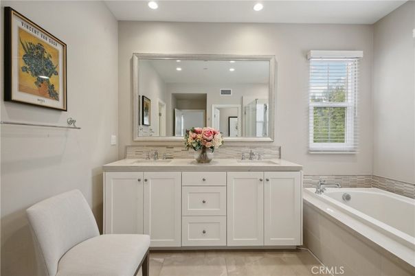 Bathroom, Dual Sink Vanities, Interior, Recessed Lighting