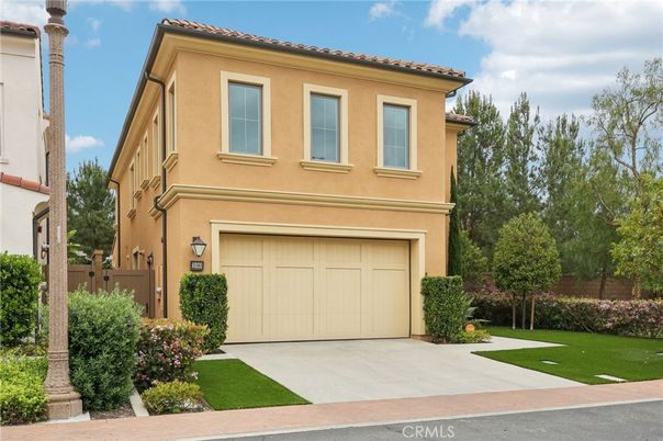 Attached, Exterior, Facade, Mediterranean