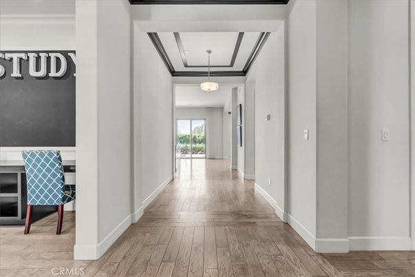 Interior, Pendant Lights, Wood Texture Flooring
