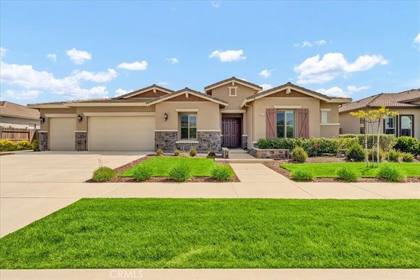 Attached, Exterior, Facade, Ranch