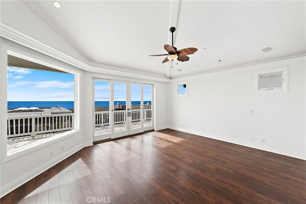 Empty room, Interior, Recessed Lighting, Water, Wood Texture Flooring