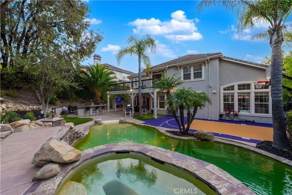 Exterior, Pool