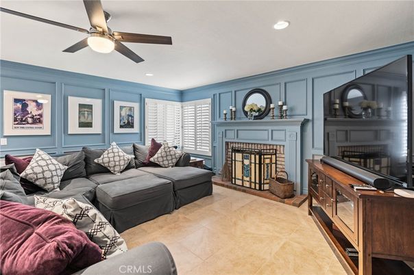 Fireplace, Interior, Living room, Recessed Lighting