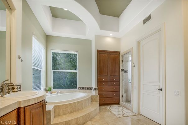 Bathroom, Dual Sink Vanities, Interior, Recessed Lighting