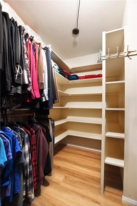 Interior, Walk-in Closets, Wood Texture Flooring
