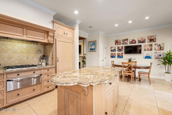 Dining room, Interior, Kitchen, Recessed Lighting, Stainless Steel Appliances