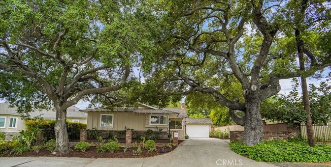 Attached, Exterior, Facade, Ranch