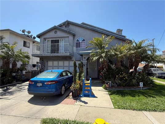 Attached, Exterior, Facade, Mediterranean