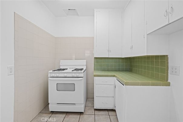 Interior, Kitchen, Tile Countertops, Washer