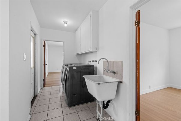 Interior, Washer, Wood Texture Flooring