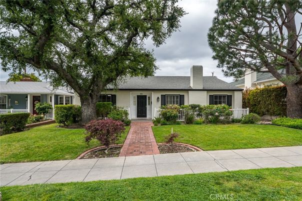 Backyard, Exterior, Facade, Ranch