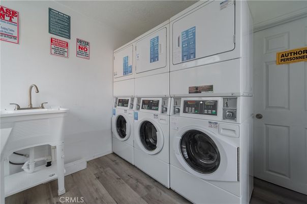 Interior, Utility Closets, Washer, Wood Texture Flooring