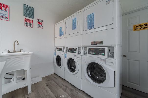 Interior, Washer, Wood Texture Flooring