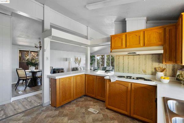 Dining room, Interior, Kitchen, Stainless Steel Appliances, Wood Texture Flooring
