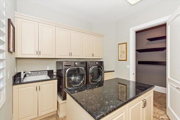 Interior, Washer, Wood Texture Flooring