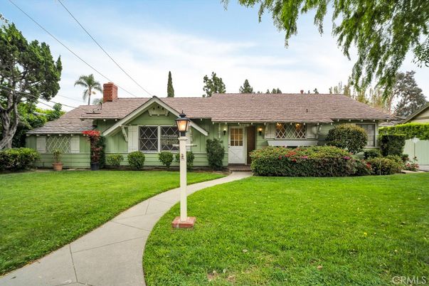 Backyard, Exterior, Facade, Ranch