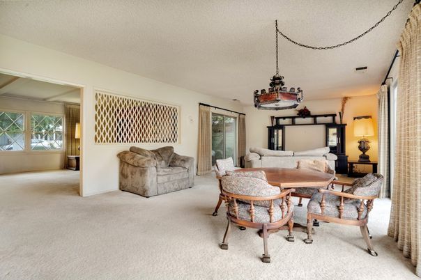 Chandelier, Dining room, Interior, Living room
