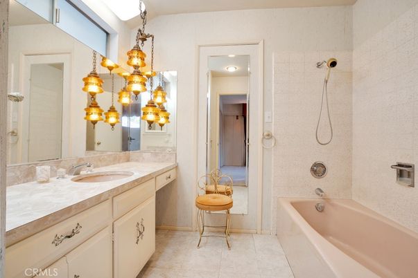 Bathroom, Dual Sink Vanities, Interior, Pendant Lights