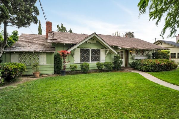 Backyard, Exterior, Facade, Ranch