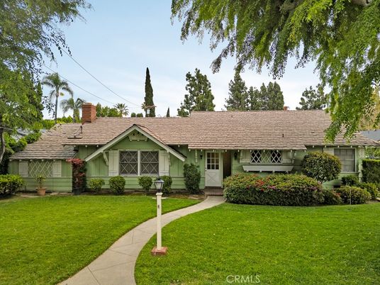 Backyard, Exterior, Facade, Ranch