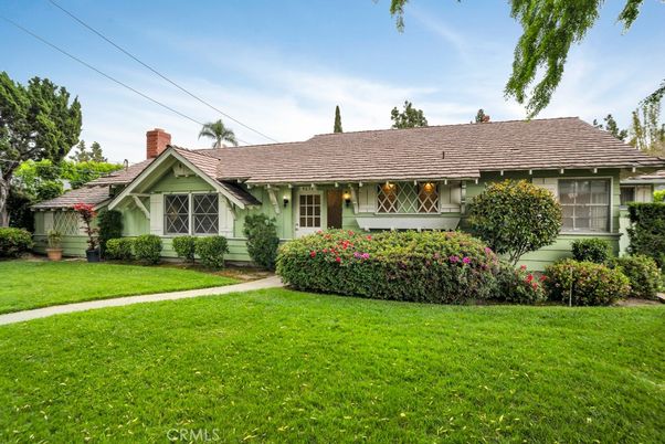 Backyard, Exterior, Facade, Ranch