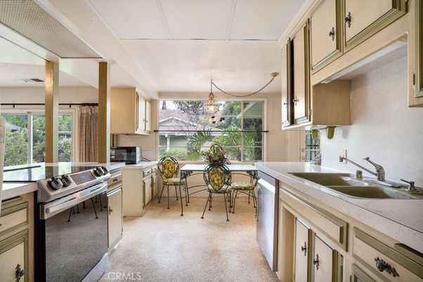 Chandelier, Dining room, Interior, Kitchen, Pendant Lights
