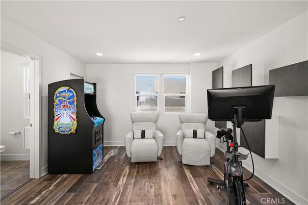 Fitness Equipment, Interior, Recessed Lighting, Wood Texture Flooring