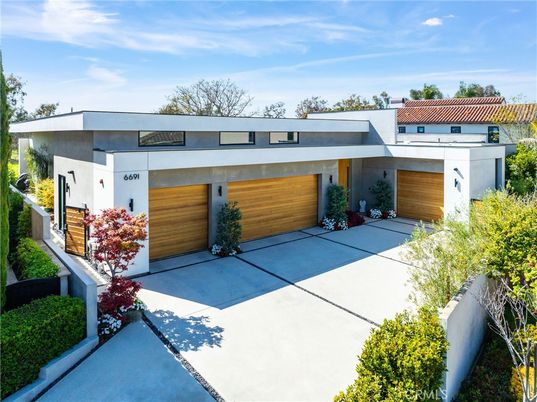 Attached, Exterior, Facade, Modern