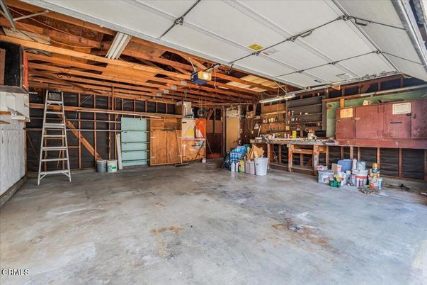 Garage, Interior, Wooden Beams