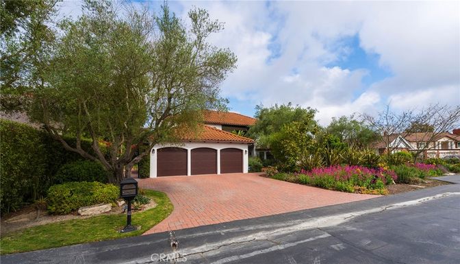 Attached, Exterior, Facade, Mediterranean
