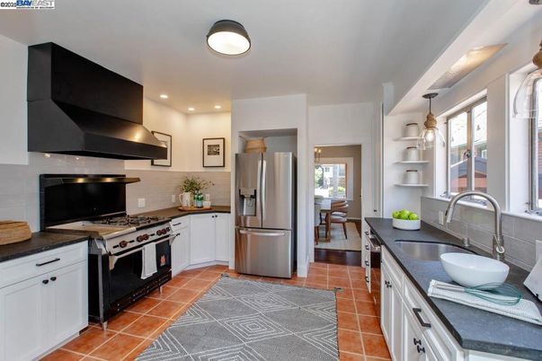 Dining room, Interior, Kitchen, Pendant Lights, Recessed Lighting, Stainless Steel Appliances