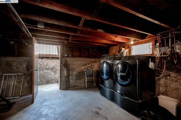 Interior, Washer, Wooden Beams