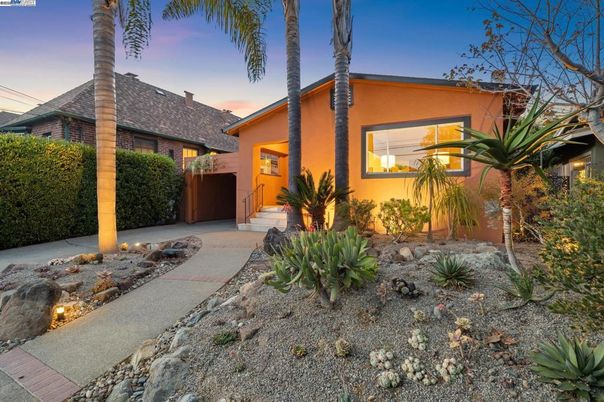 Exterior, Facade, Ranch