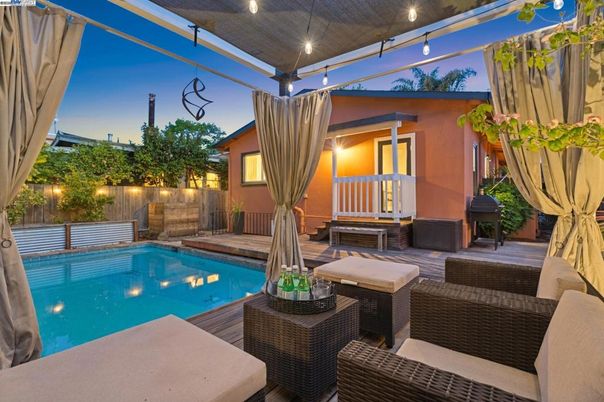 Exterior, Pool