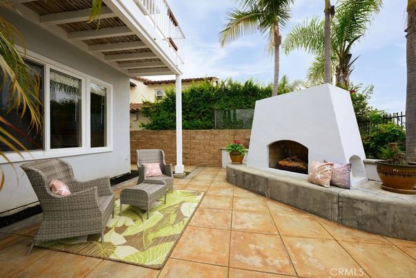 Exterior, Fireplace