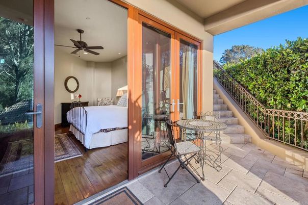 Bedroom, Exterior
