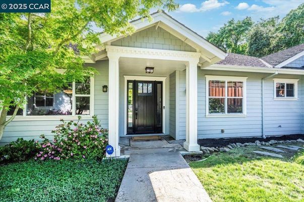 Attached, Exterior, Facade, Ranch