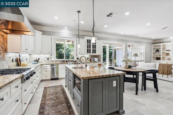 Dining room, Interior, Kitchen, Pendant Lights, Recessed Lighting, Stainless Steel Appliances