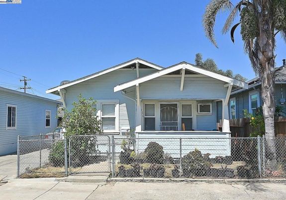 Exterior, Facade, American Craftsman