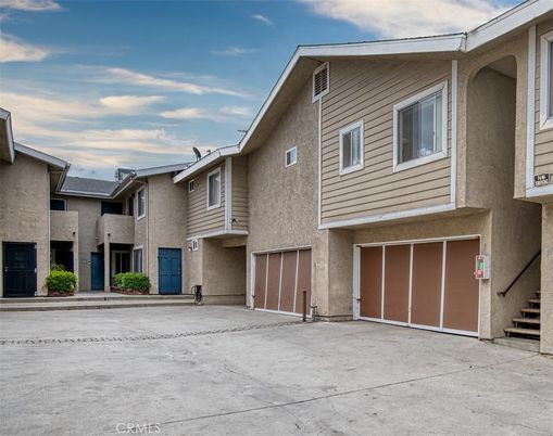 Attached, Exterior, Facade, Rowhouse