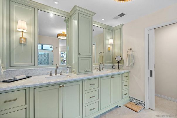 Bathroom, Dual Sink Vanities, Interior, Recessed Lighting