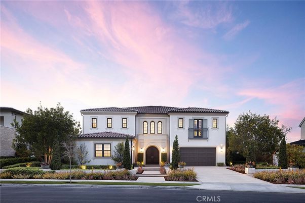 Attached, Exterior, Facade, Mediterranean