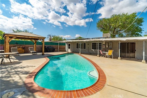Exterior, Pool