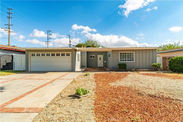 Attached, Exterior, Facade, Ranch