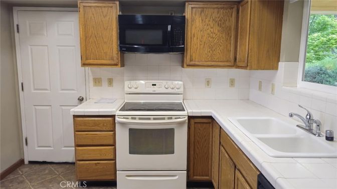 Interior, Kitchen, Tile Countertops