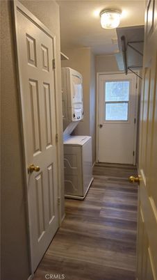 Interior, Utility Closets, Washer, Wood Texture Flooring